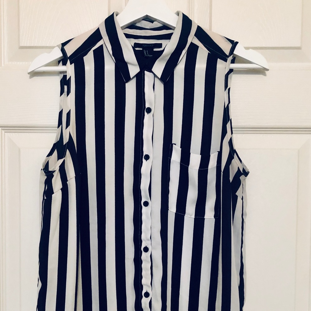 Forever 21 Black and White Striped Sleeveless silky chiffon button up Top